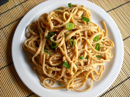 noodles with spicy peanut sauce